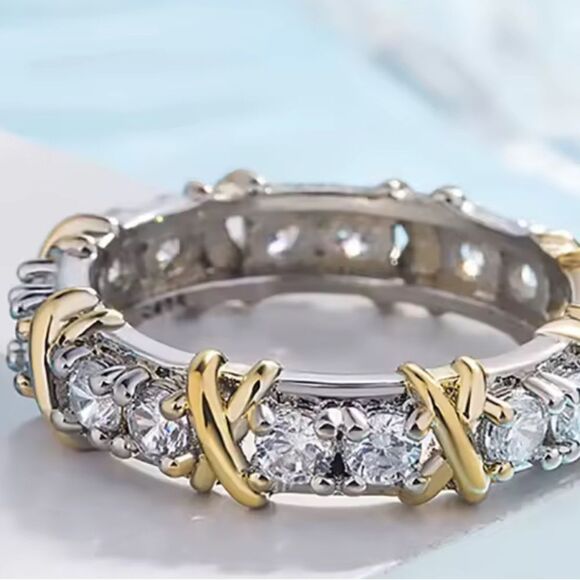 Luxurious Crystal-Embellished Bracelet - Picture 1 of 11
